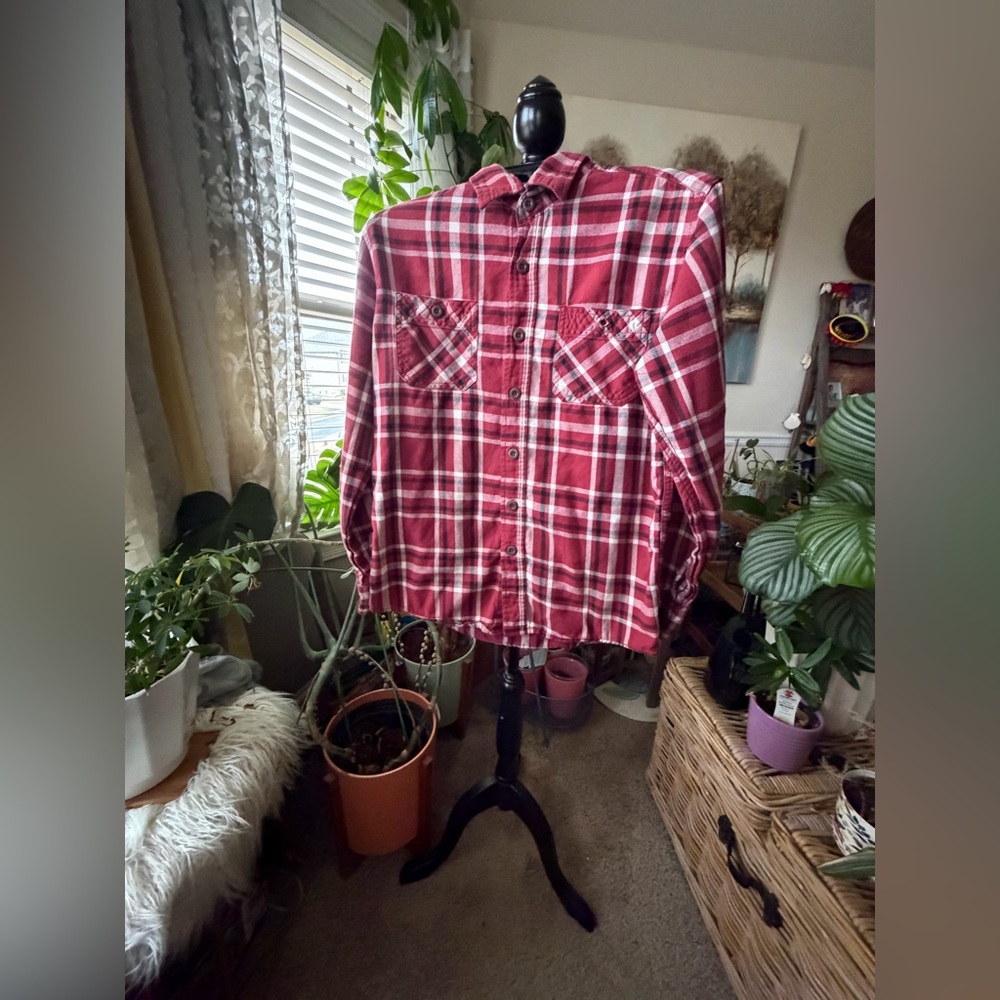 Gently Used Men’s Wrangler Burgundy & White Flannel Shirt